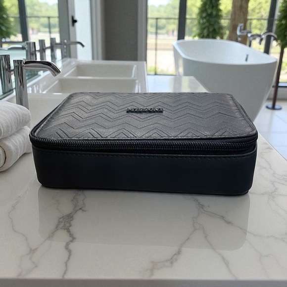MISSONI Delta One First Class Amenity Kit Sealed Unopened Travel Navy New - Picture 14 of 15